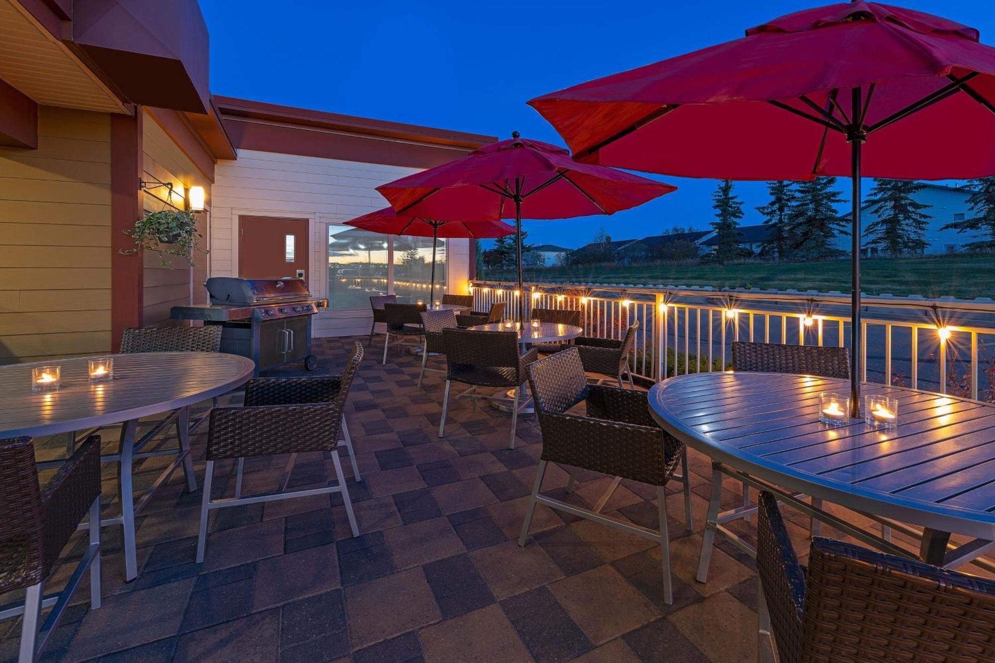 Towneplace Suites By Marriott Red Deer Exterior photo