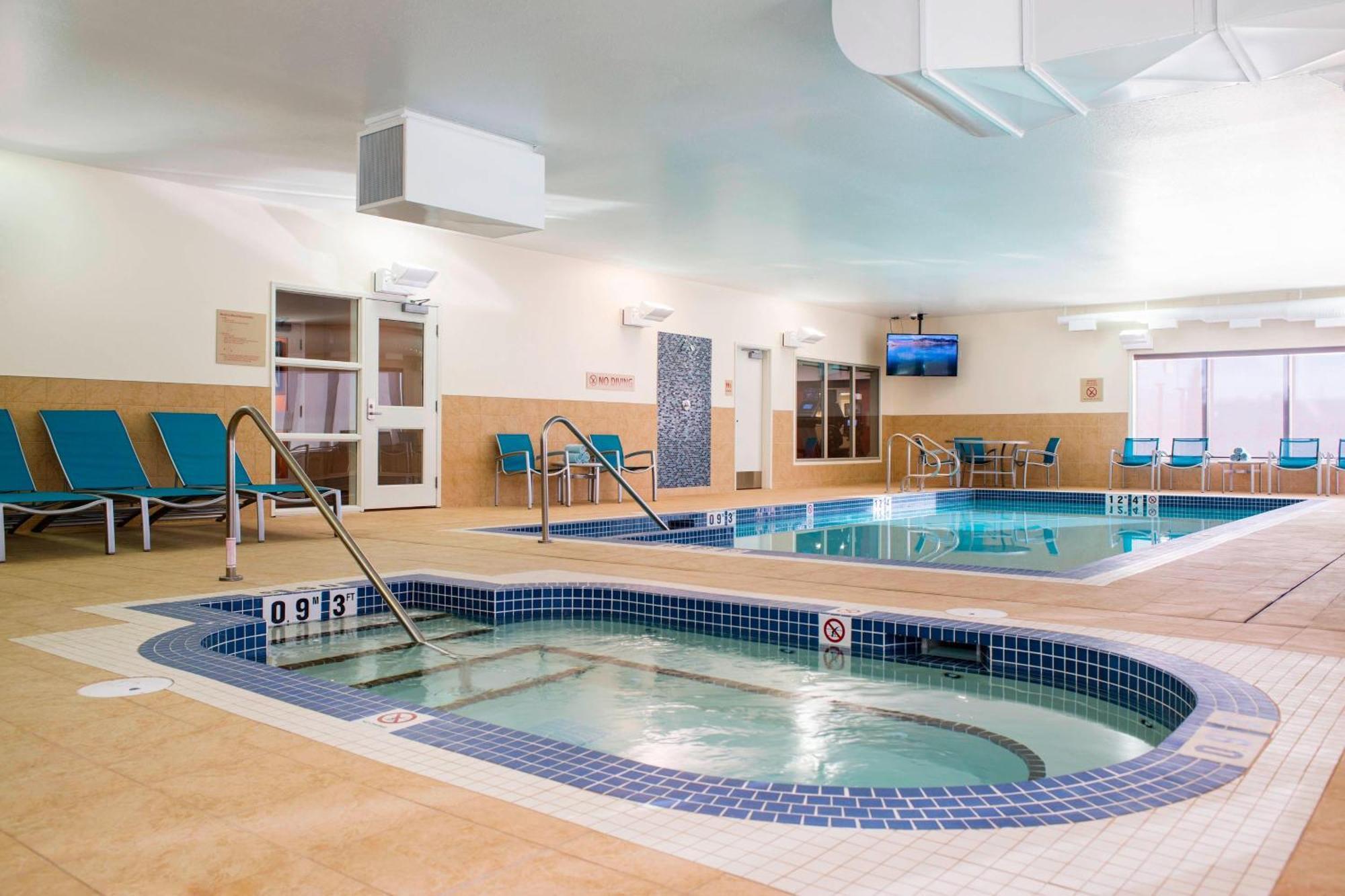 Towneplace Suites By Marriott Red Deer Exterior photo