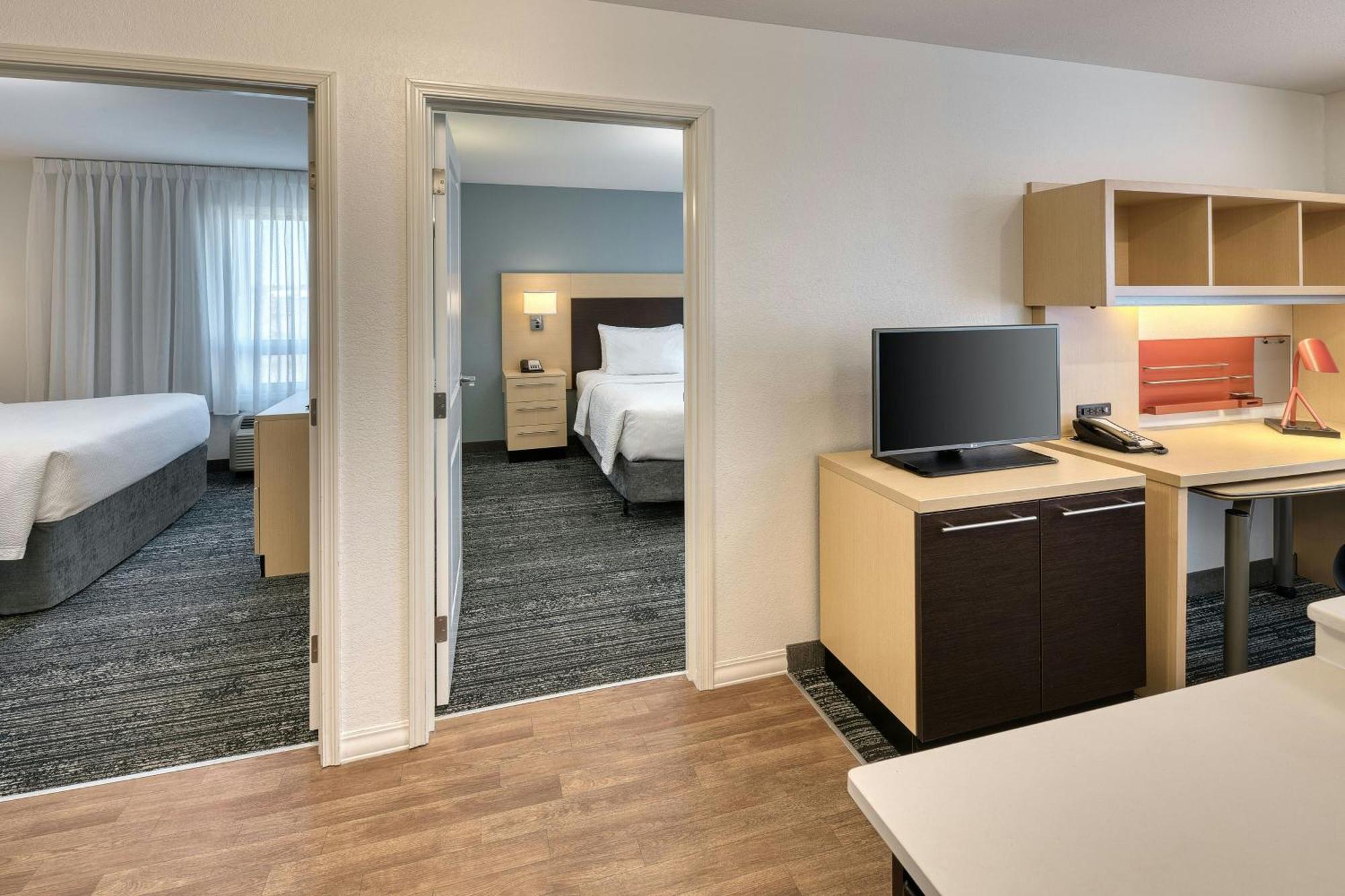 Towneplace Suites By Marriott Red Deer Exterior photo