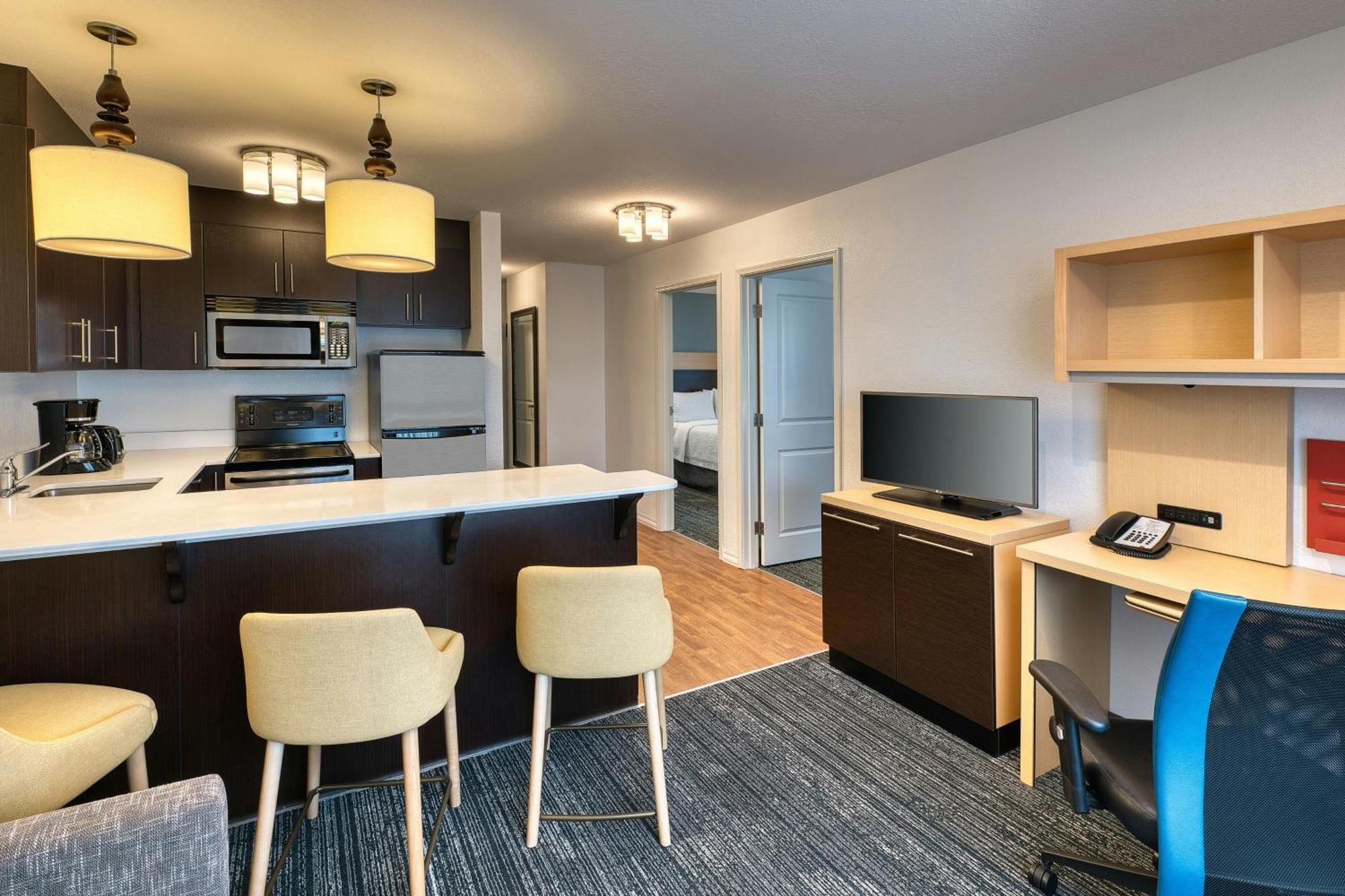 Towneplace Suites By Marriott Red Deer Exterior photo