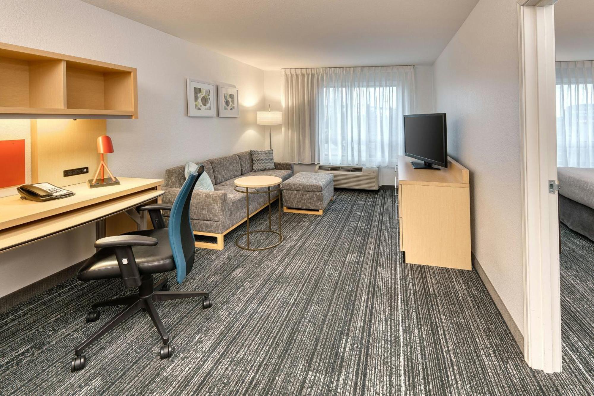 Towneplace Suites By Marriott Red Deer Exterior photo