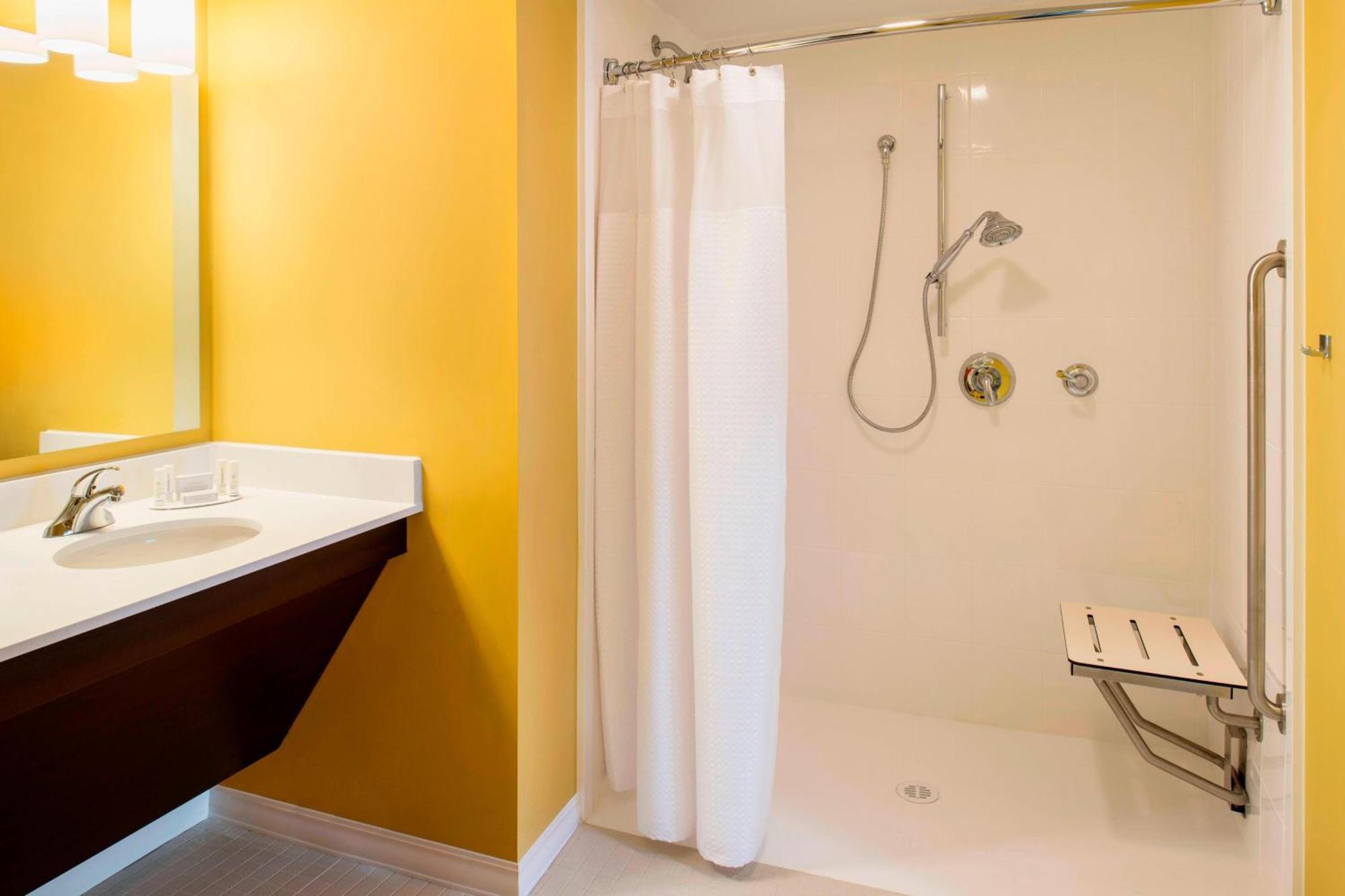 Towneplace Suites By Marriott Red Deer Exterior photo