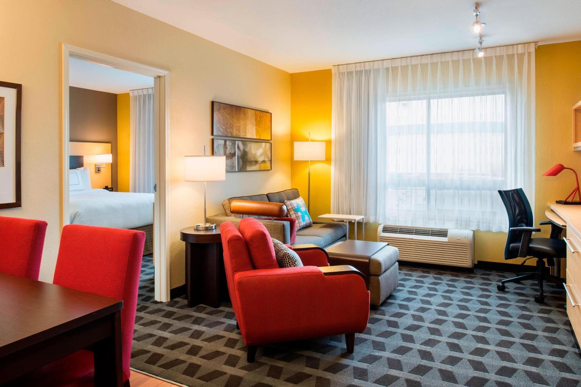 Towneplace Suites By Marriott Red Deer Exterior photo