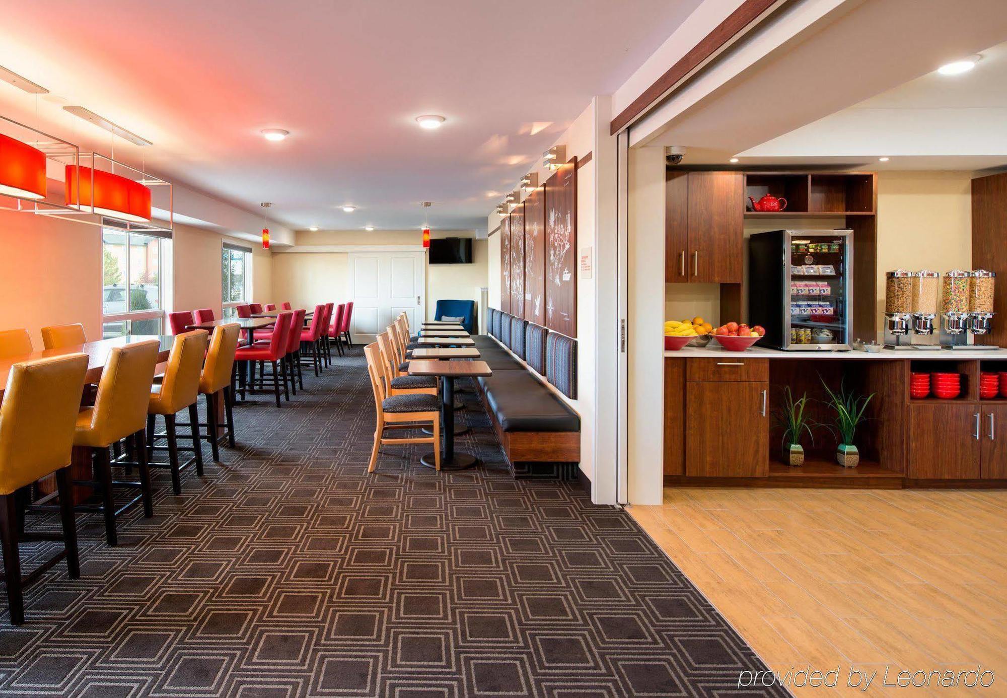 Towneplace Suites By Marriott Red Deer Exterior photo