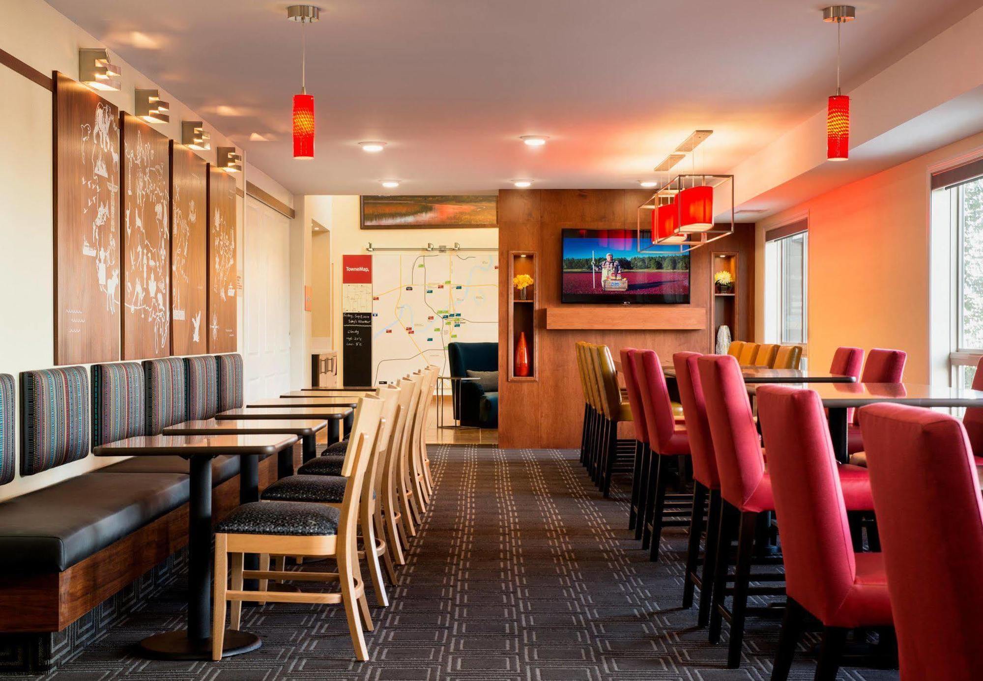 Towneplace Suites By Marriott Red Deer Exterior photo