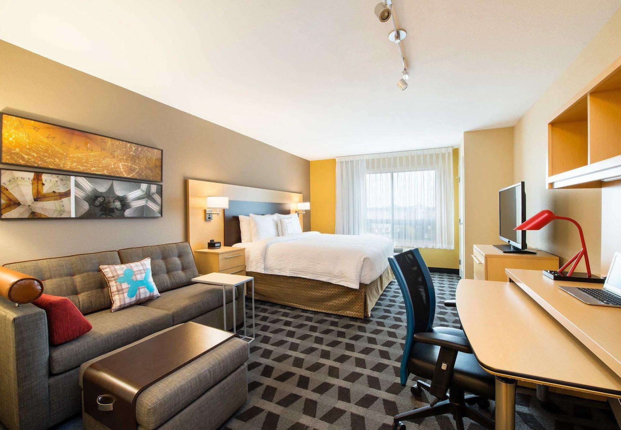 Towneplace Suites By Marriott Red Deer Exterior photo