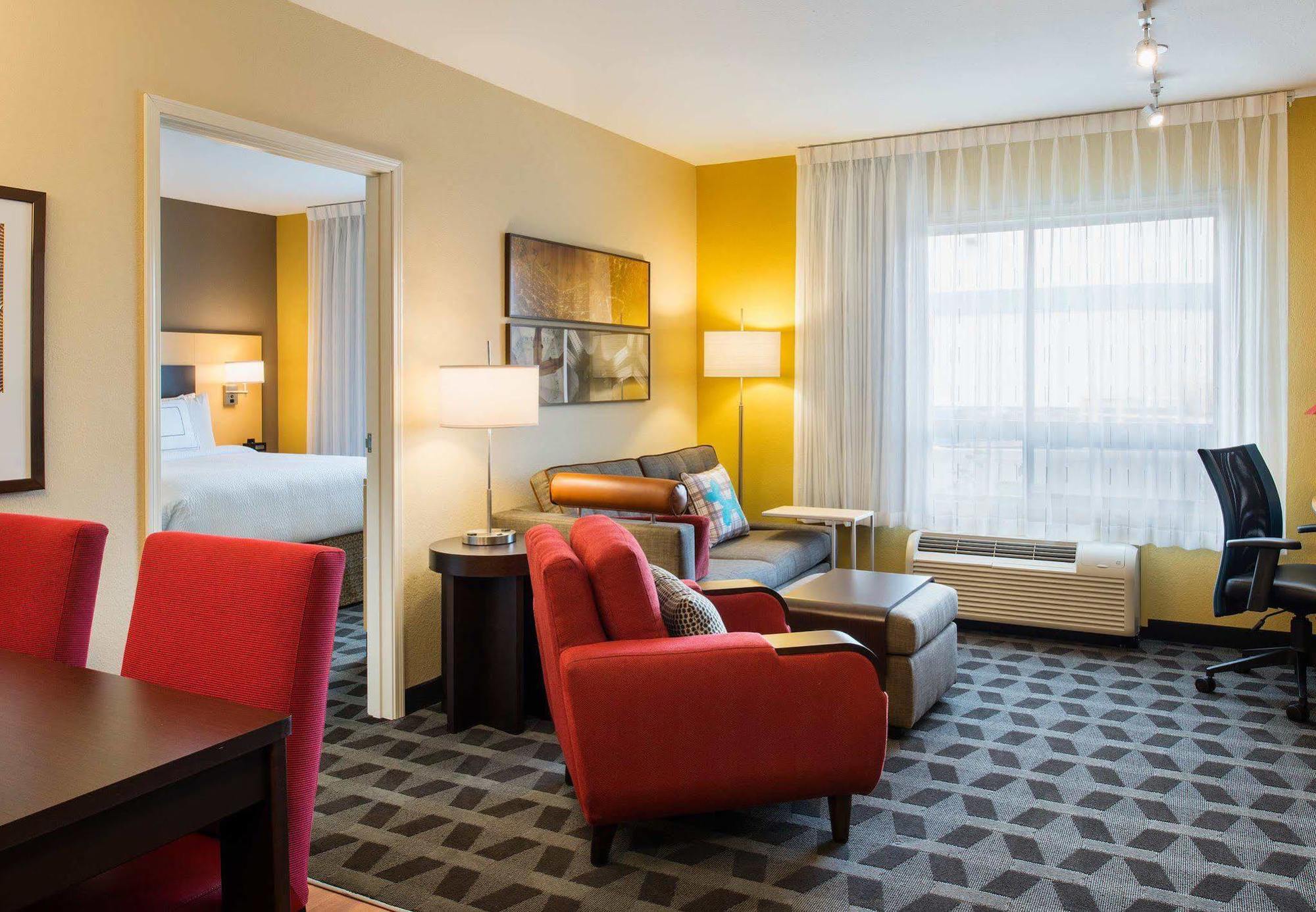 Towneplace Suites By Marriott Red Deer Exterior photo