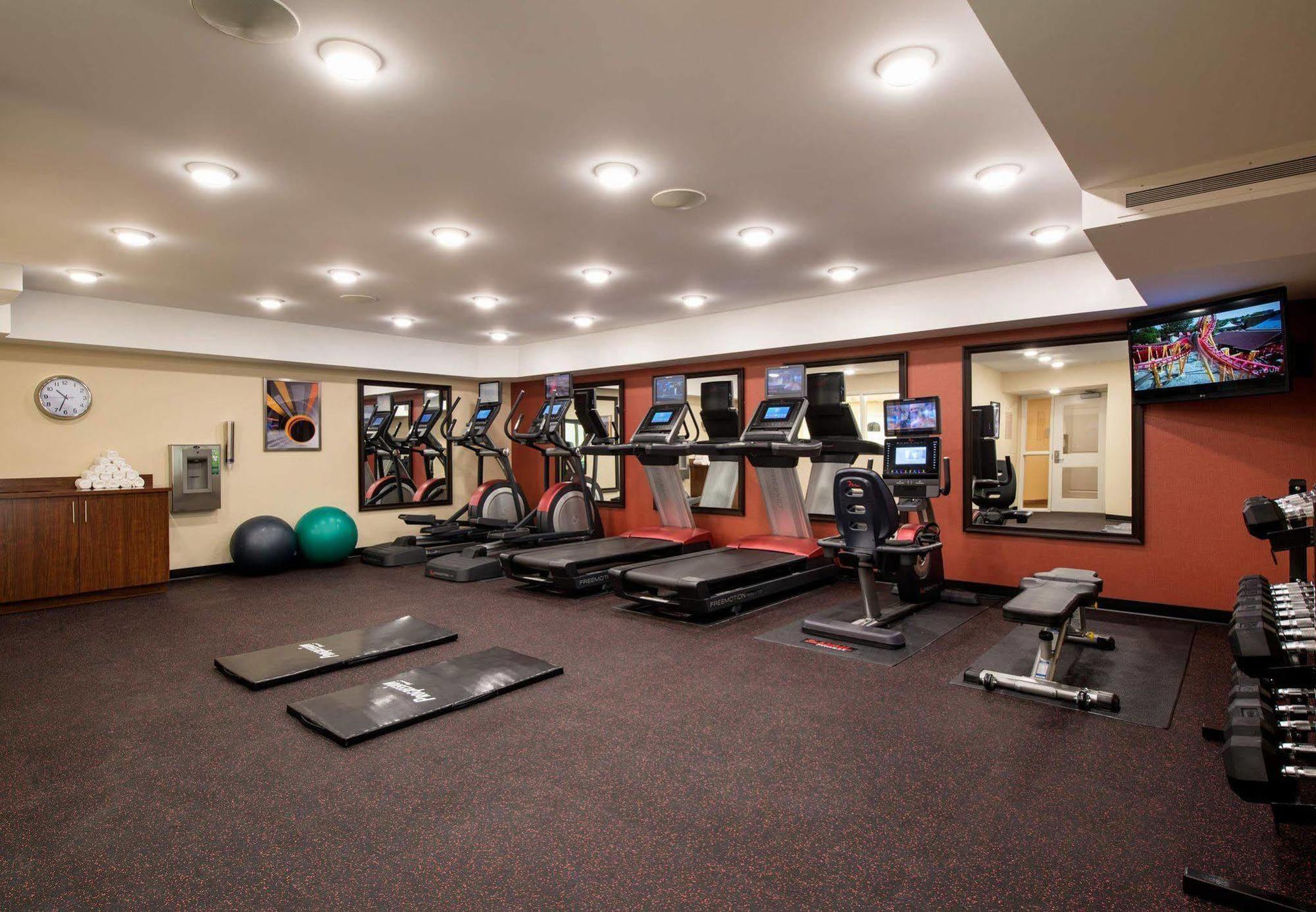 Towneplace Suites By Marriott Red Deer Exterior photo