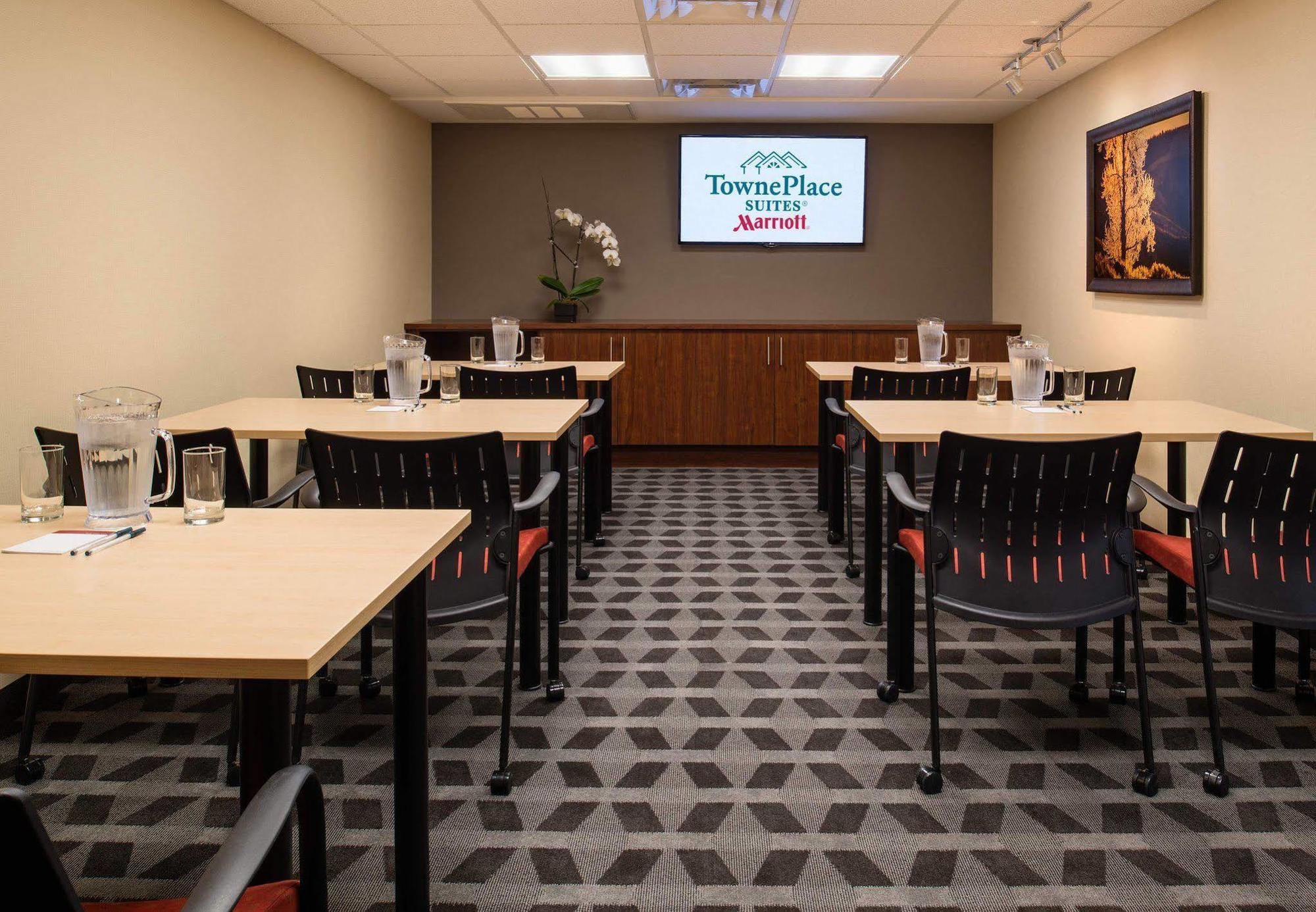 Towneplace Suites By Marriott Red Deer Exterior photo