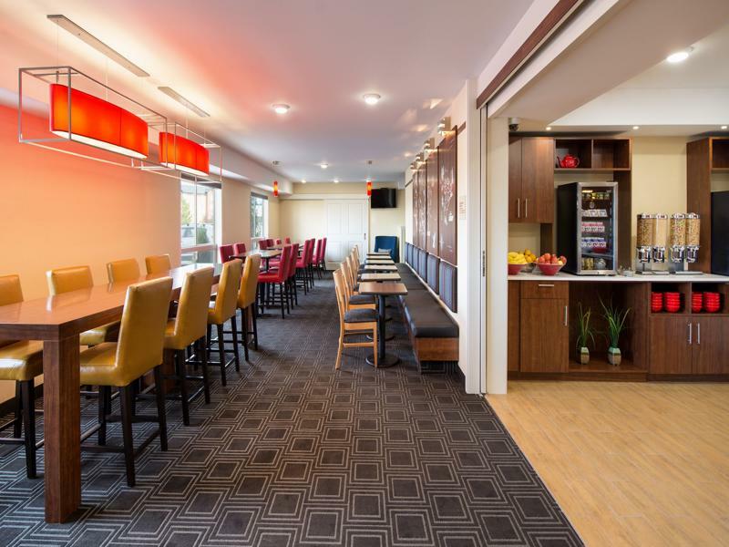 Towneplace Suites By Marriott Red Deer Exterior photo